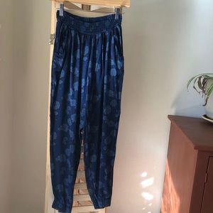 Parachute type pants